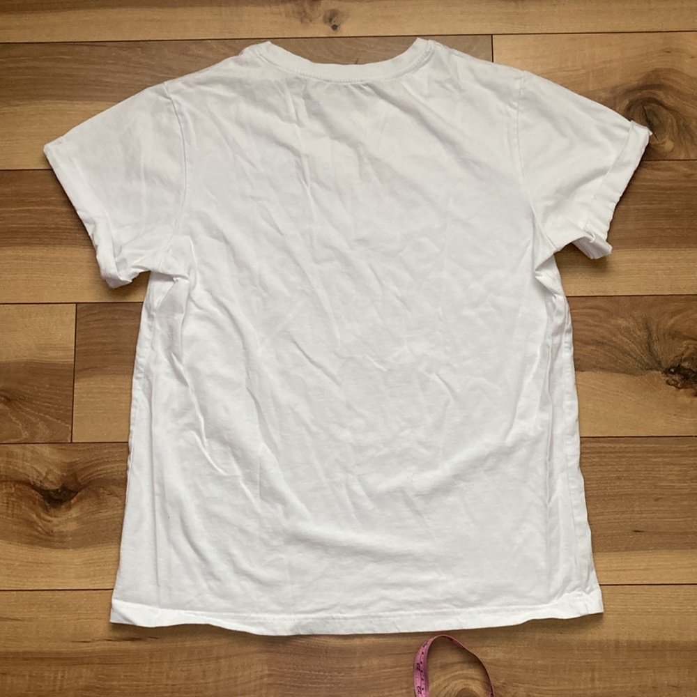 Henri Bendel Love Henri T-Shirt. Size M - Picture 6 of 6